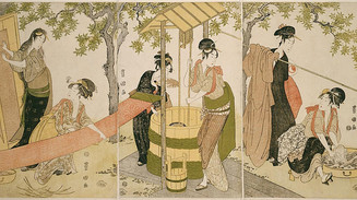 Japansk træsnit i tre dele med seks kvinder, der arbejder med tekstiler i en have.