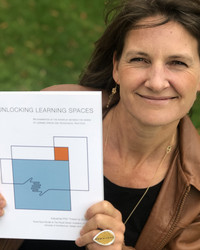 Bodil Bøjer showing her thesis