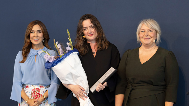 Foto af HM Dronning Mary, Camilla Hedegaard Møller og Uddannelses- og Forskningsminister Christina Egelund