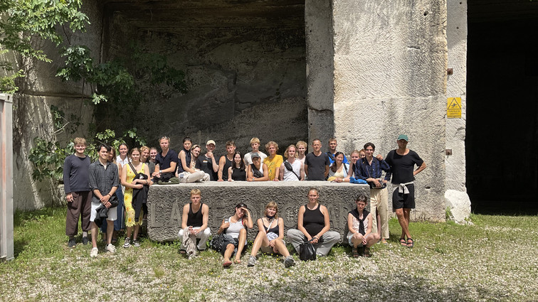 Studerende i stor gruppe