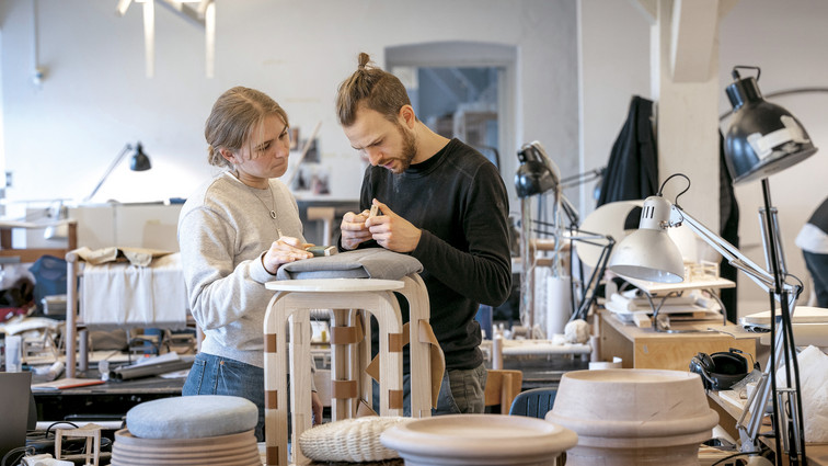 Mand og kvinde på værksted