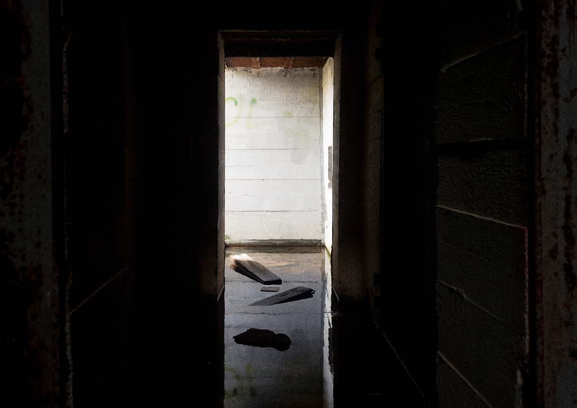Billede af vandrefleksion i oversvømmet bunker