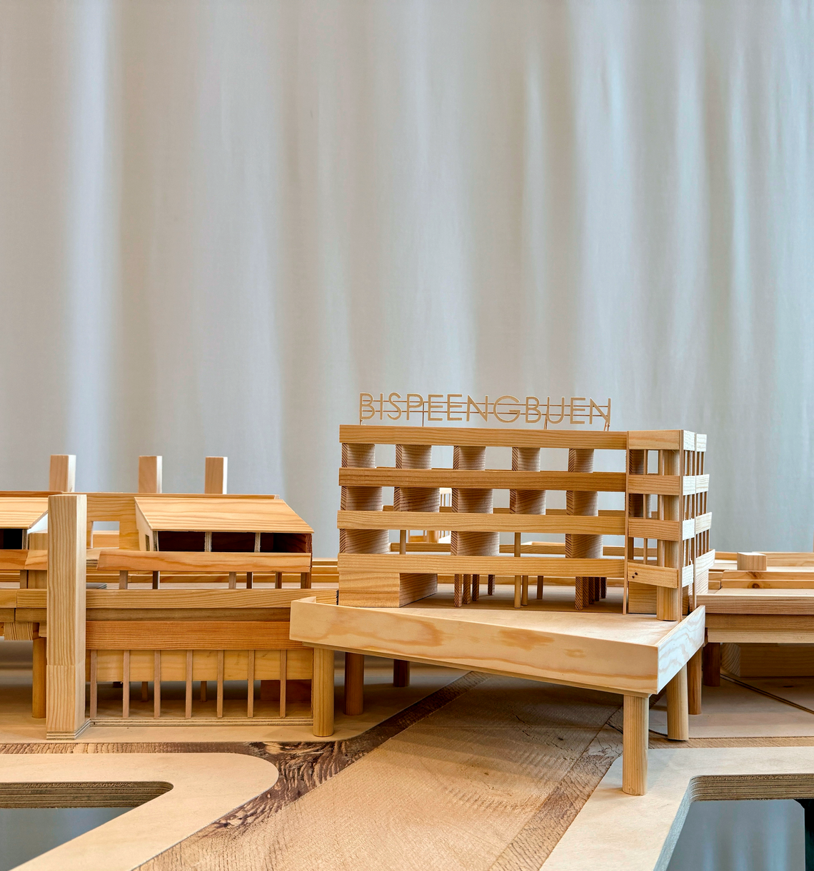 Arkitekturmodel i træ, Bispeengbuen