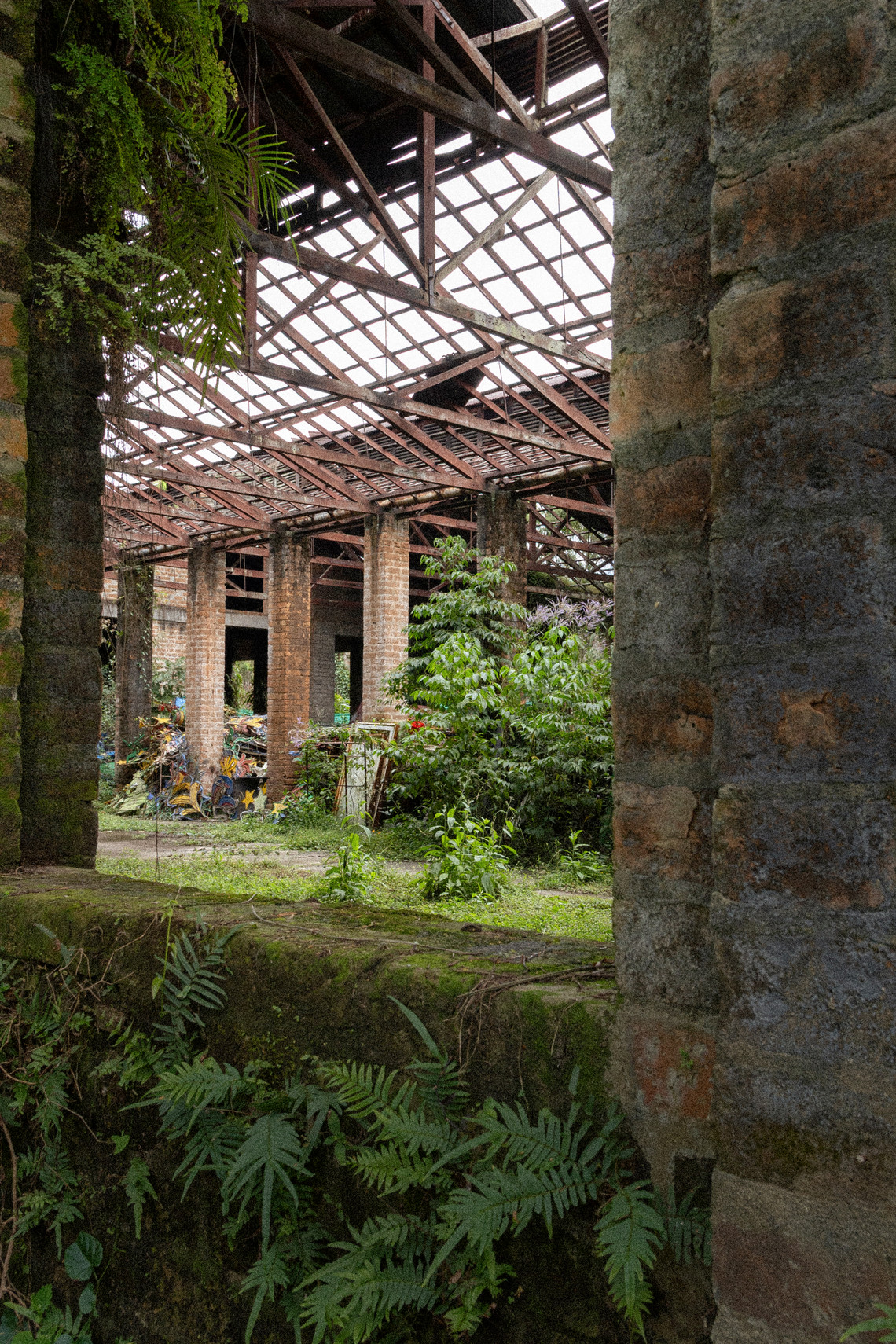 Interior photo of exisiting abandoned building