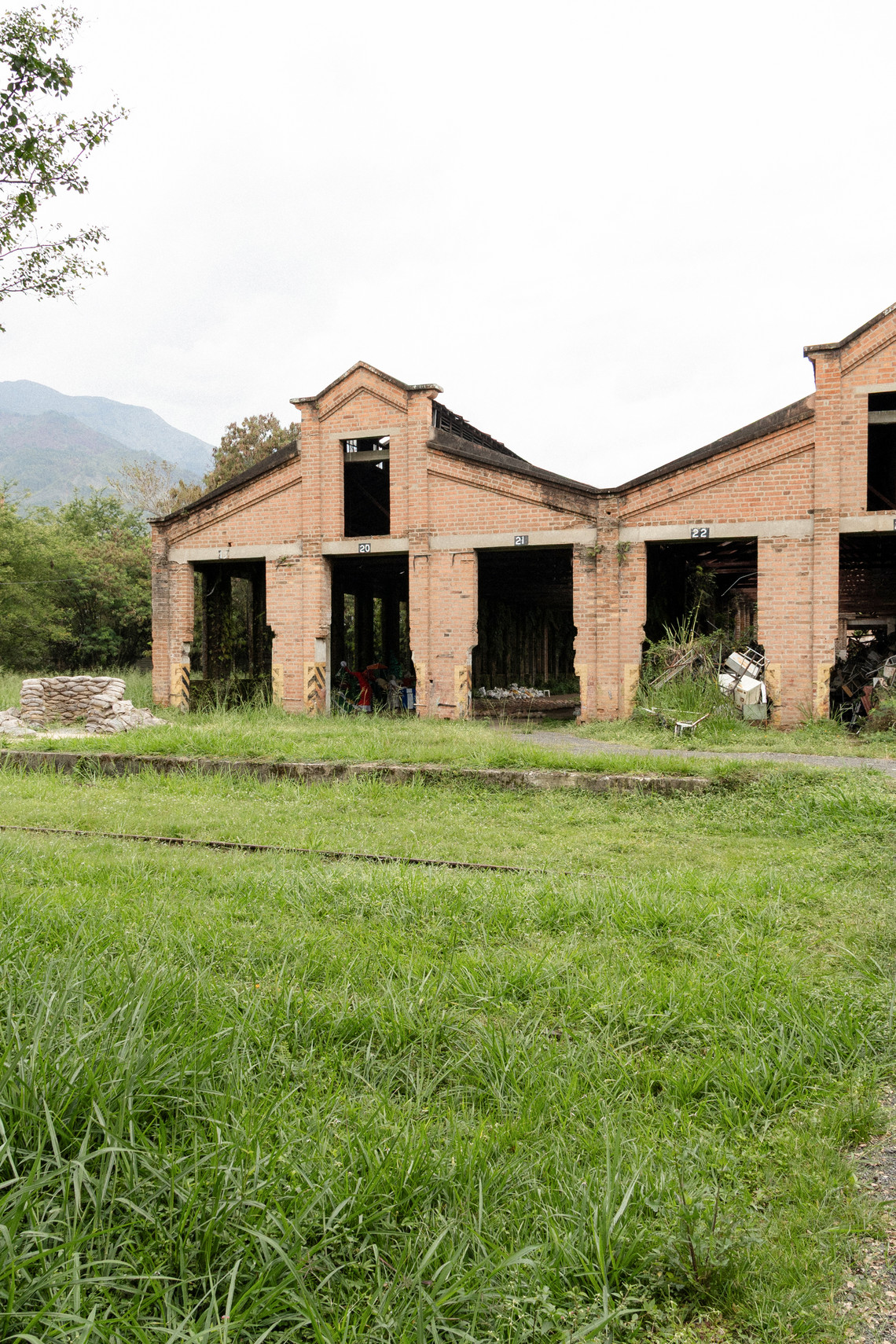 Exterior photo of exisiting abandoned building