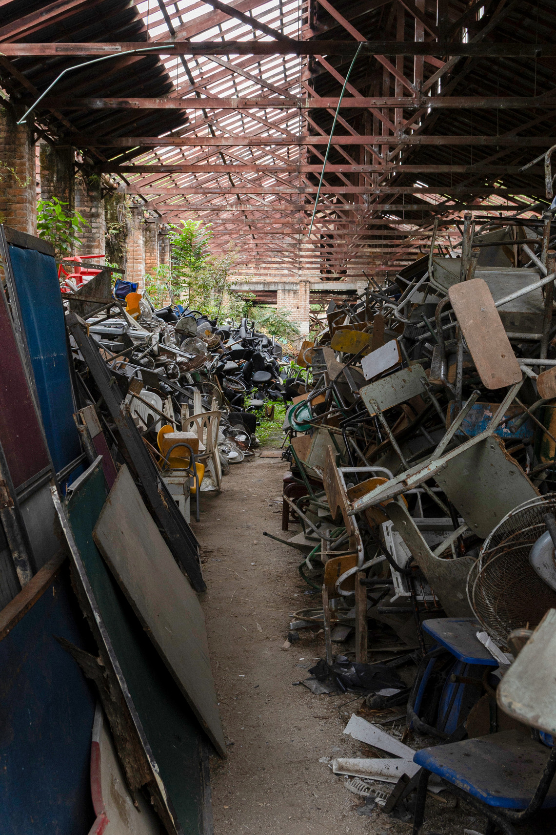 Interior photo of exisiting abandoned building