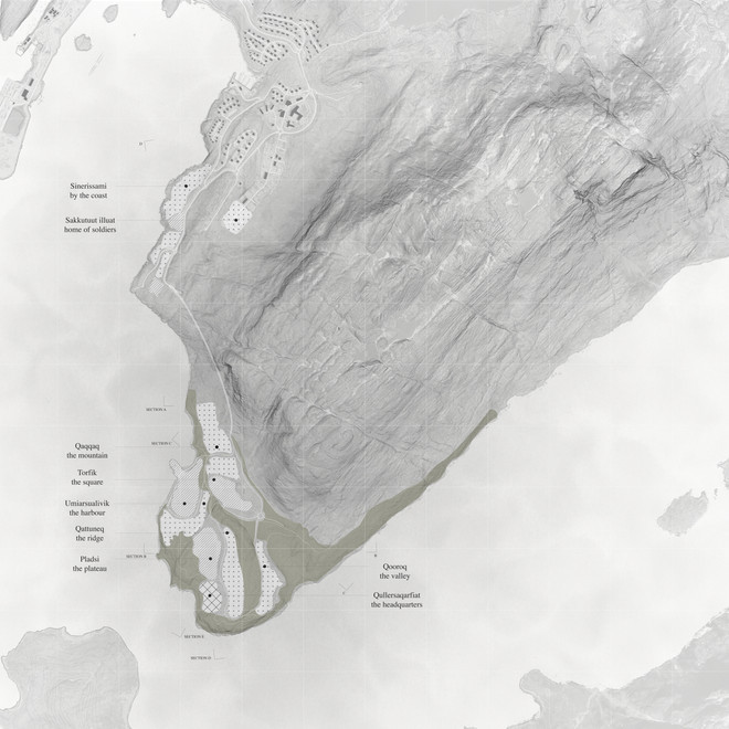 Gråt topografisk kort med terræn, kystlinje og markerede områder langs kysten.