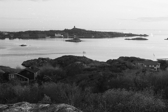 Brännö och Huset Noaks Ark, utsikt mot Känsö Karantänstation