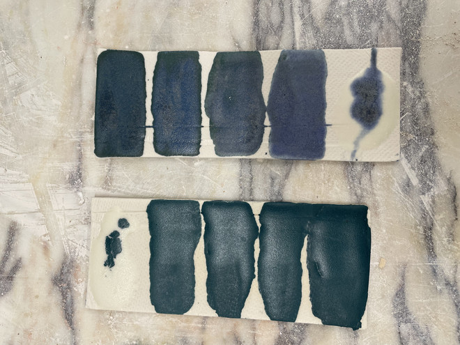 Here are some test-tiles for developping glaze. 