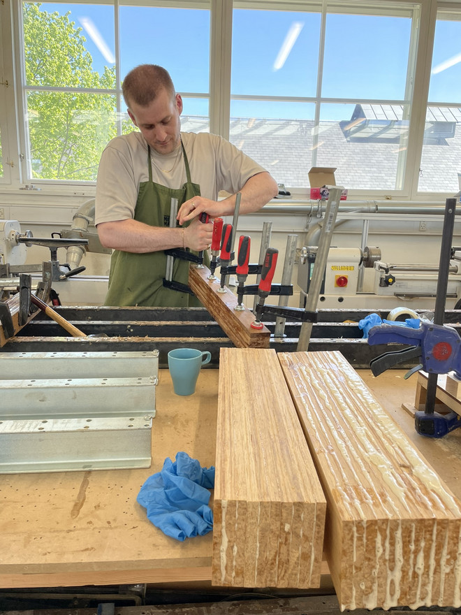 Gluing bamboo floorboards into large blocks for milling