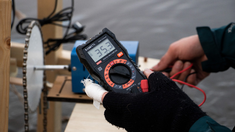 Detecting Current