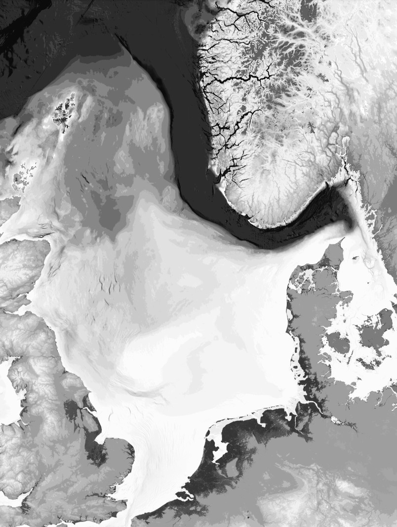 Sort-hvidt kort over Skandinavien med detaljerede kystlinjer og terræn.