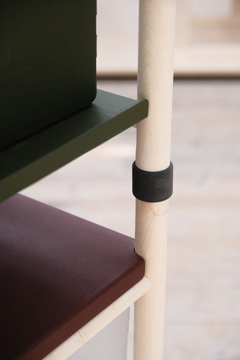 Traveller Shelf Detail 