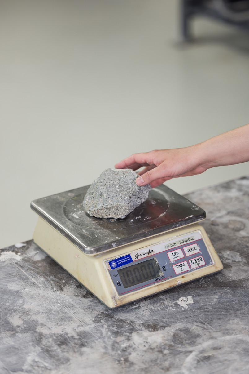 1 kg of concrete pieces from local demolition photo : I DO ART AGENCY 