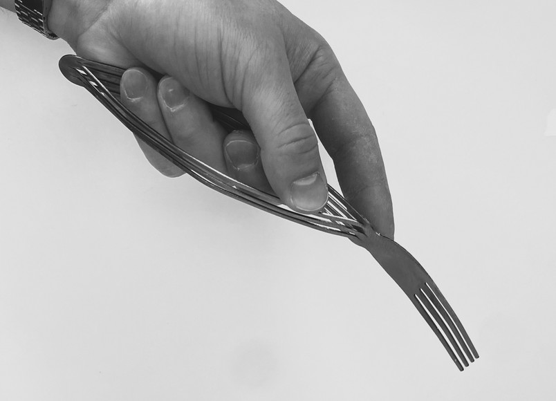 Demonstration of the fork grip