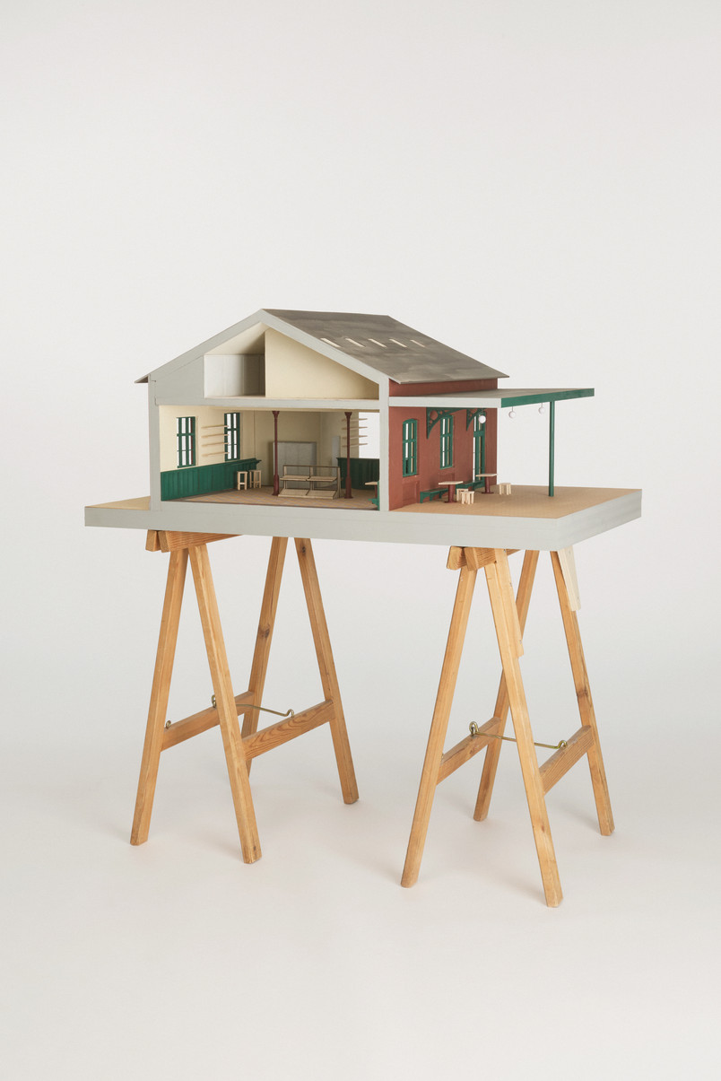 1:20 section model