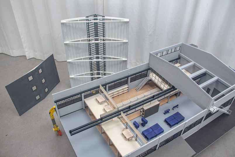 1:33 Model