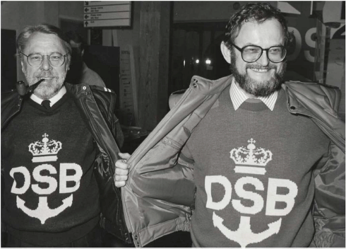 DSB’s chief architect Jens Nielsen (left) and CEO Ole Andreasen (right) dressed in jackets and sweaters from The Danish State Railways (DSB’s) ferry uniform program, launched in 1986