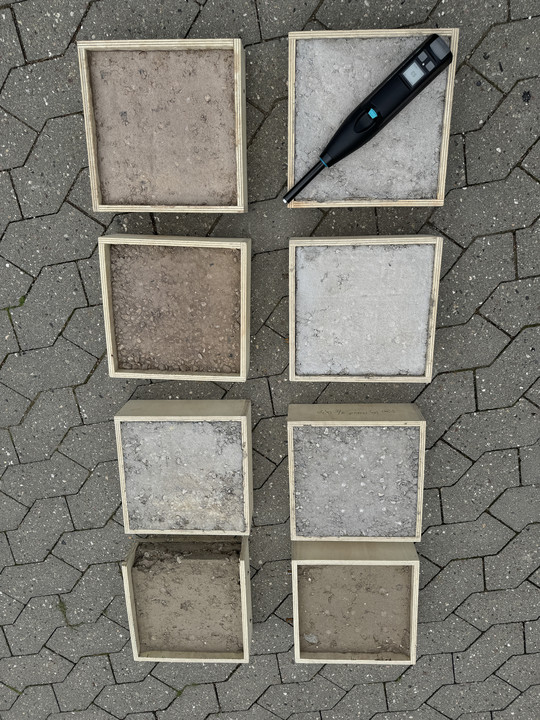 7989