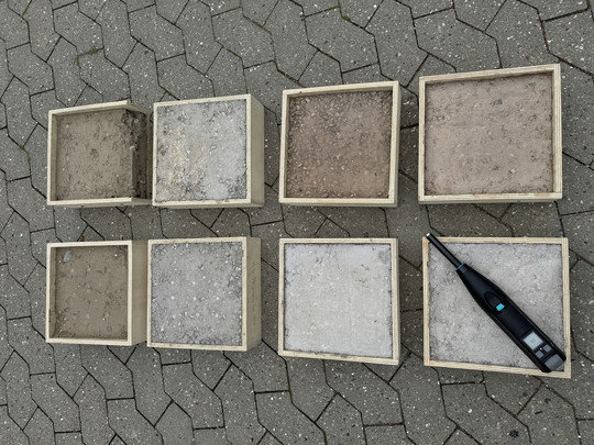 Oversigt over betonprøver ved testning af trykstyrke ved DTU. Fra Venstre til højre ser man Geo-beton, fiberbeton, Novaclay øvers, og beton nederst.