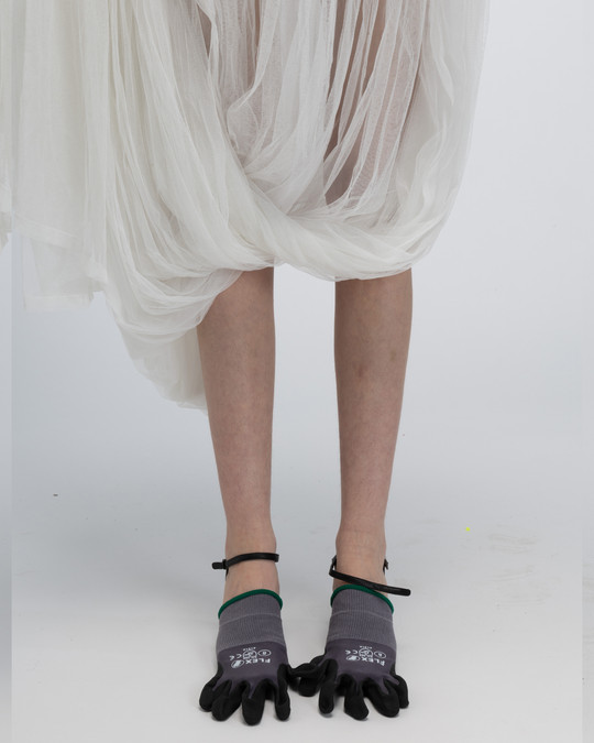 Hand shoes