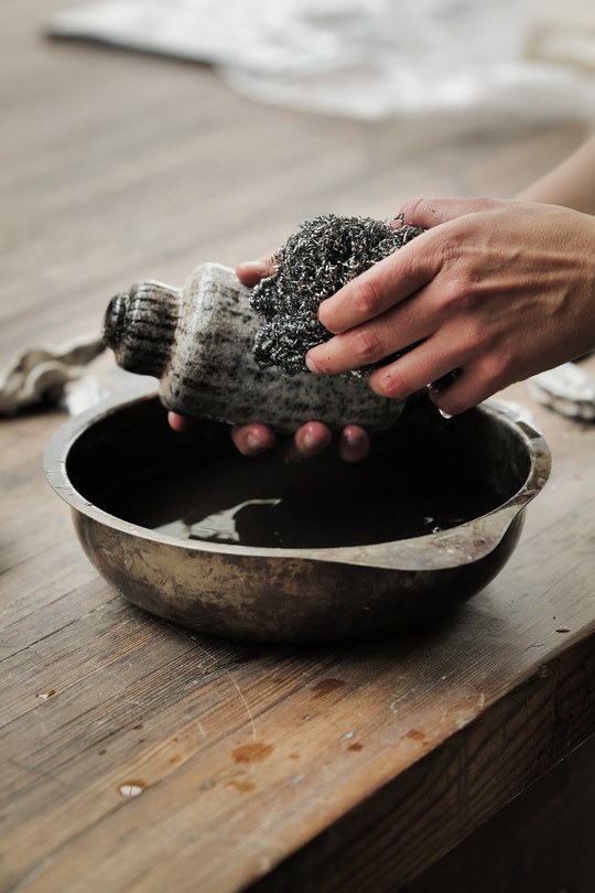 Cleaning raku fired object