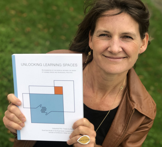 Bodil Bøjer showing her thesis