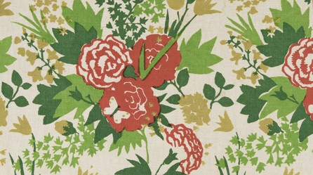 Røde blomster grønt løv