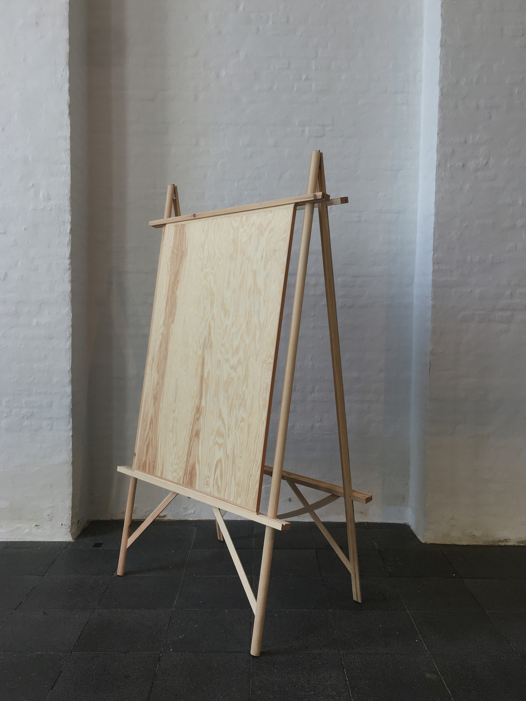 Easel