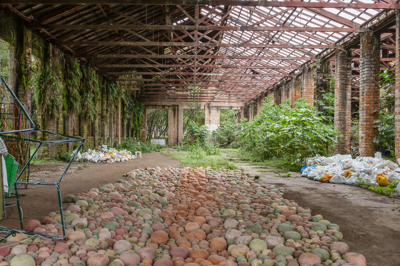 Interior photo of exisiting abandoned building